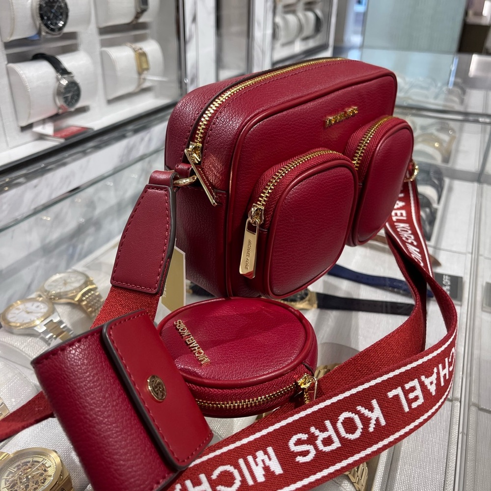 Michael Kors Jet Set Md Leather Crossbody Bag Case for Apple Airpods Pro®
Cherry - Picture 15 of 16